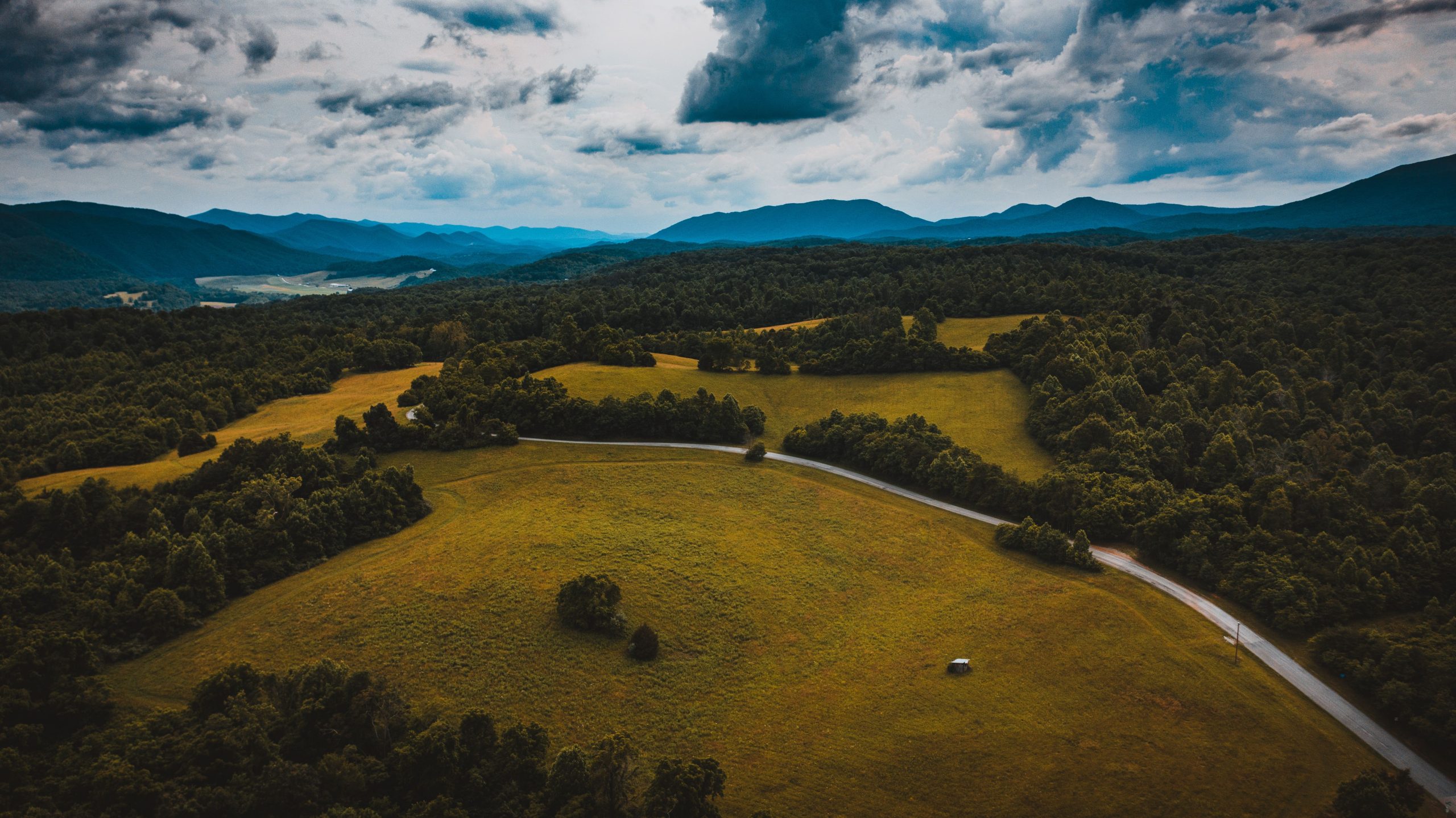 Aerial photo of the hills and mountains in East Tennessee